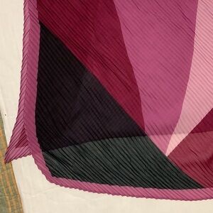 Ann Taylor Factory Sheer Mauve Black Head Scarf Wrap. Size 30x30